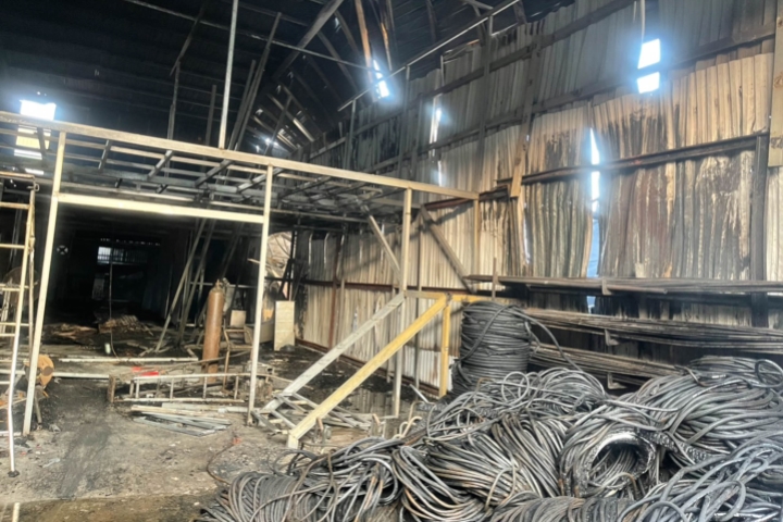 Hà Nội- Cháy lớn khiến một xưởng gỗ bị thiêu rụi - - VTC Now
