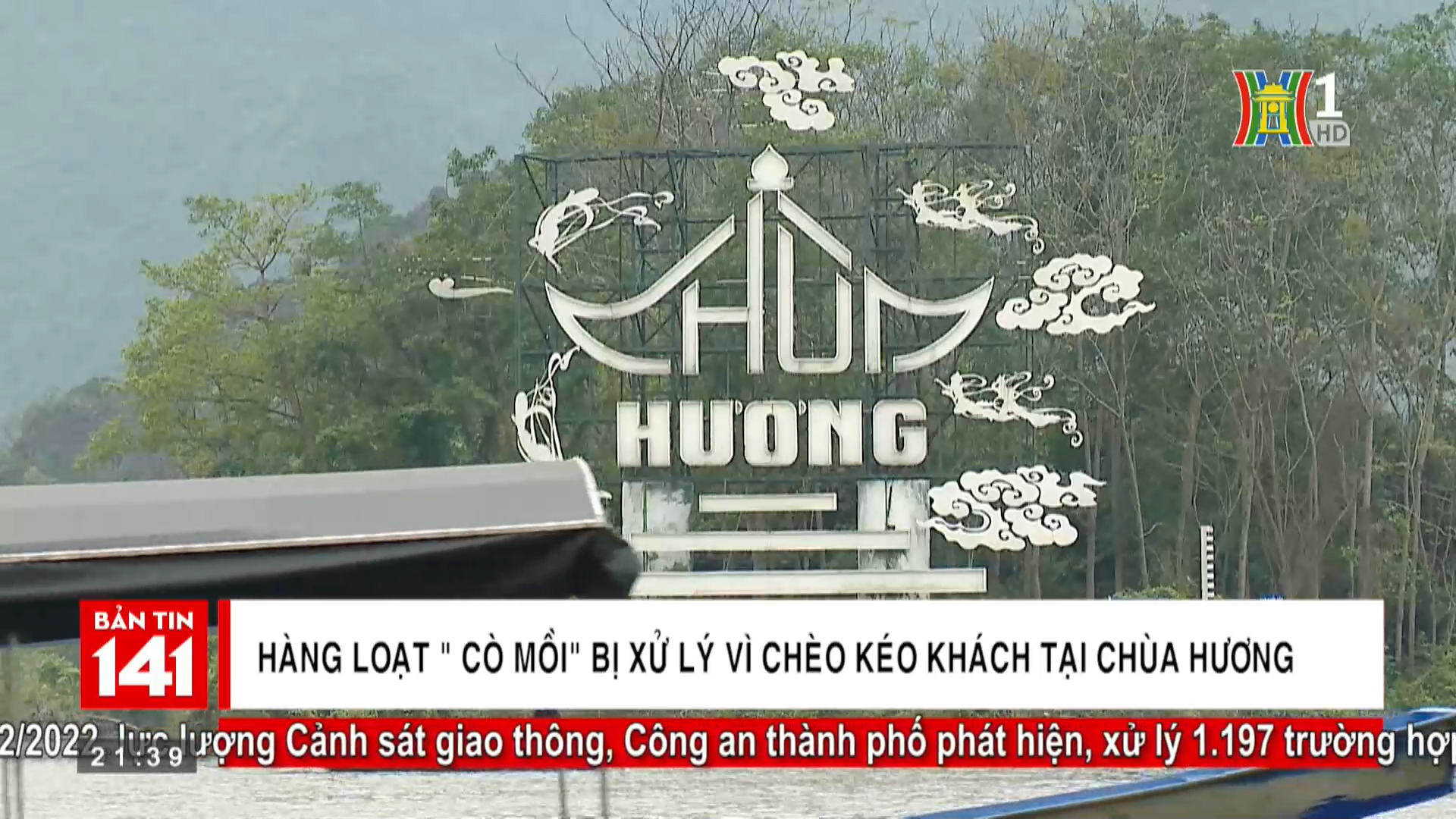 Hàng loạt cò mồi bị xử lý vì chèo kéo khách tại chùa Hương